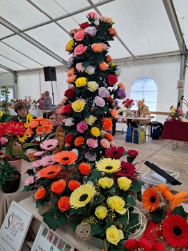 Tuhinjska dolina spet polna cvetja iz krep papirja (4)